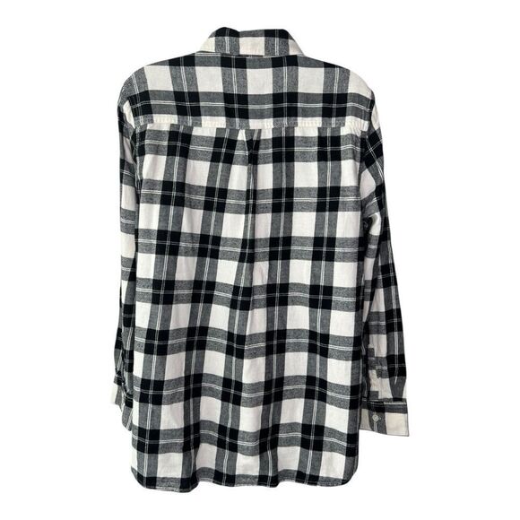 Old Navy Women’s L The Classic Shirt Flannel Shirt - Picture 3 of 5